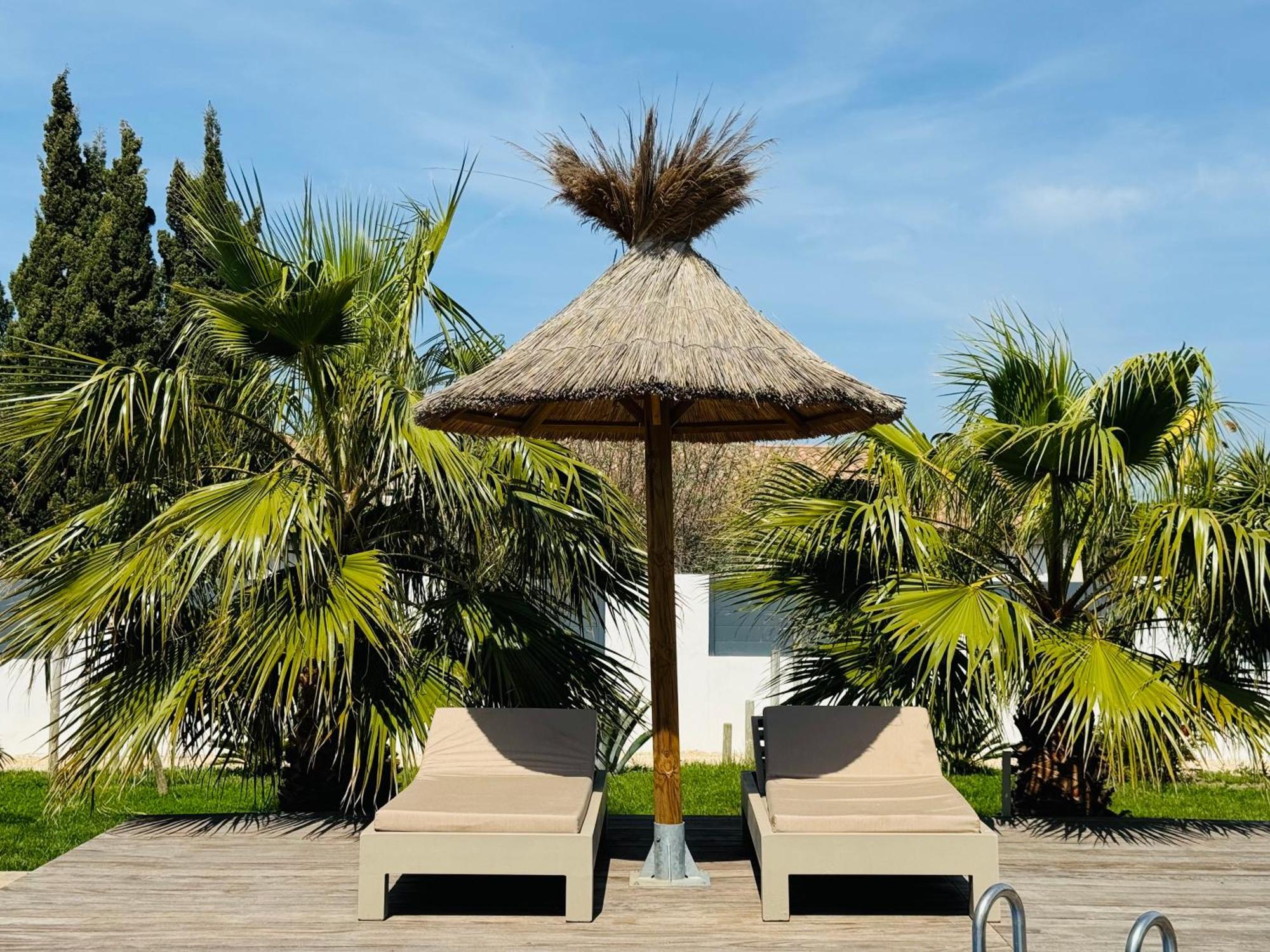 Cabane Le Flamant Avec Jardin, Piscine Et Parking Saintes-Maries-de-la-Mer Zewnętrze zdjęcie