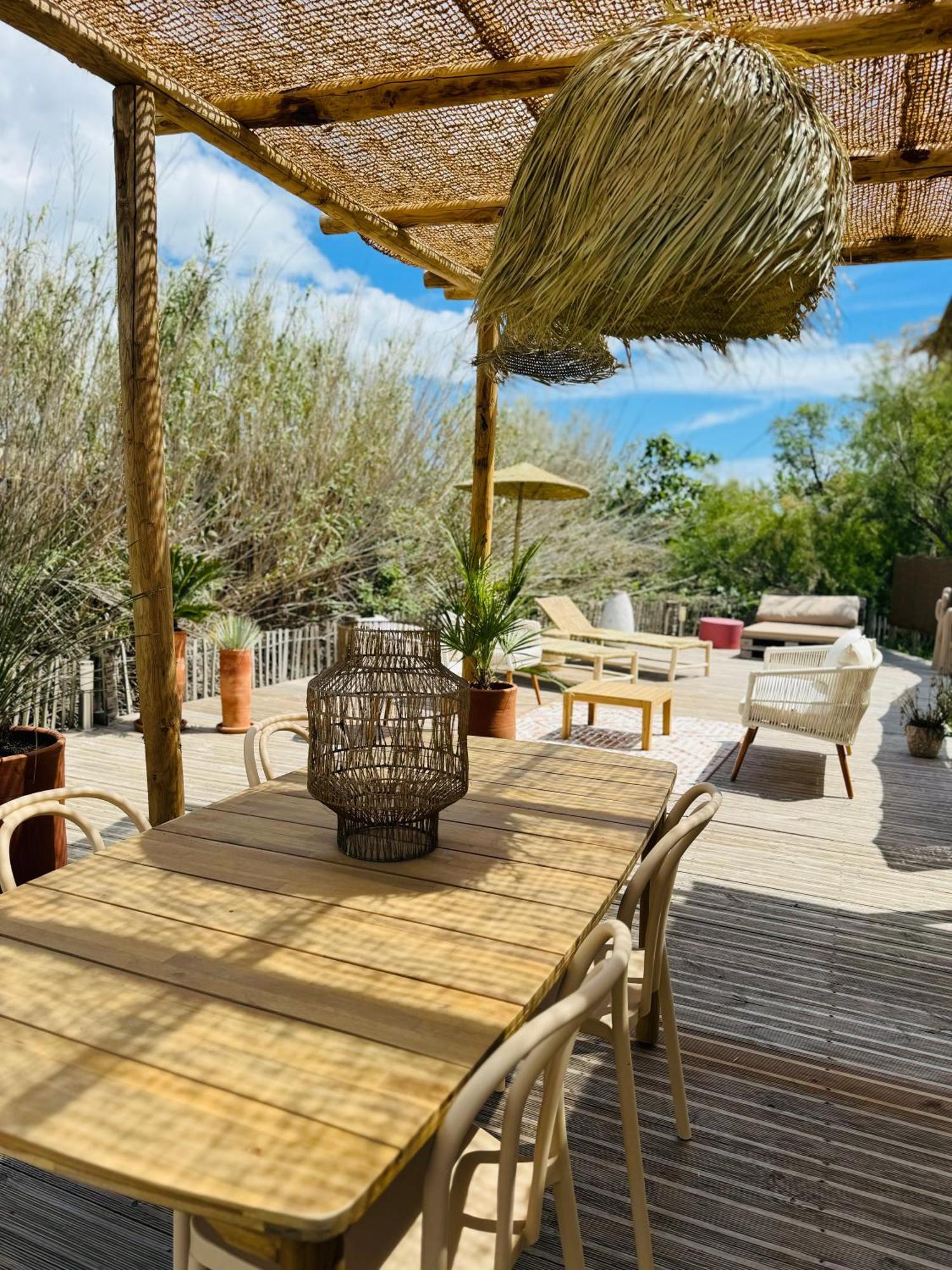 Cabane Le Flamant Avec Jardin, Piscine Et Parking Saintes-Maries-de-la-Mer Zewnętrze zdjęcie